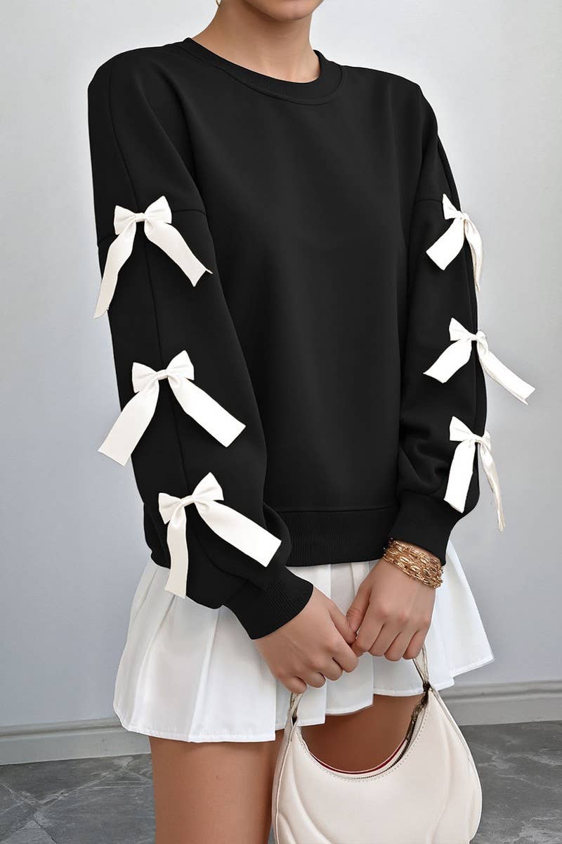 BOW CREWNECK CHRISTMAS SWEATSHIRT