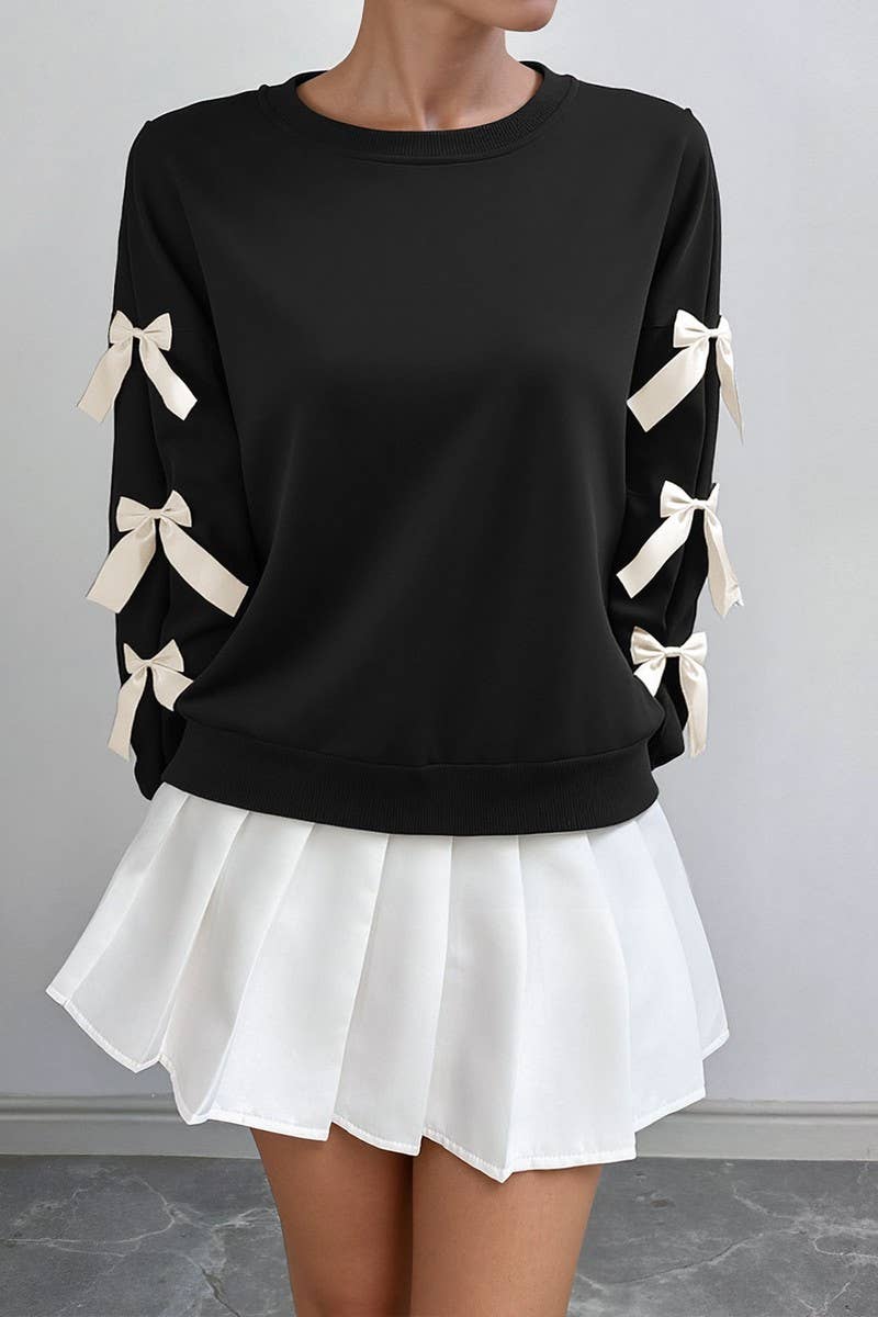 BOW CREWNECK CHRISTMAS SWEATSHIRT